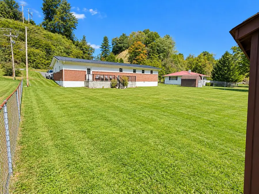 109 Edgewater Dr, Cedar Bluff, VA 24609 - #3