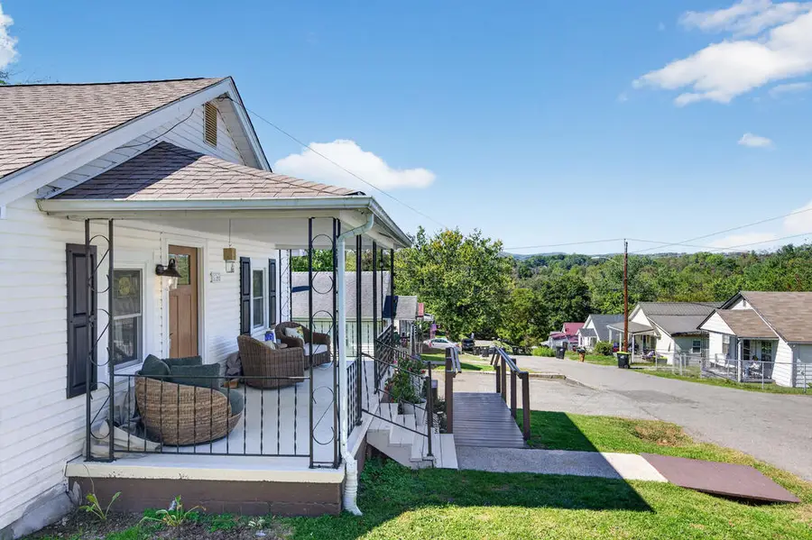736 Elizabeth St, Pulaski, VA 244301 - #2