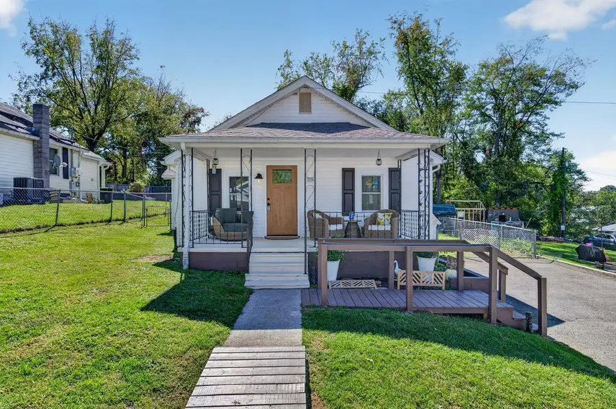 736 Elizabeth St, Pulaski, VA 244301 - #3