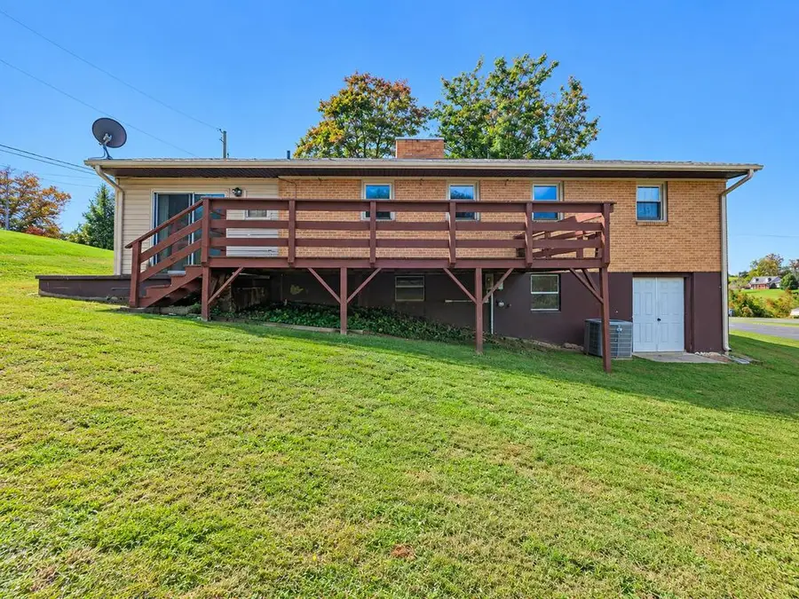 334 Windy Ridge Ln, Galax, VA 24333 - #2