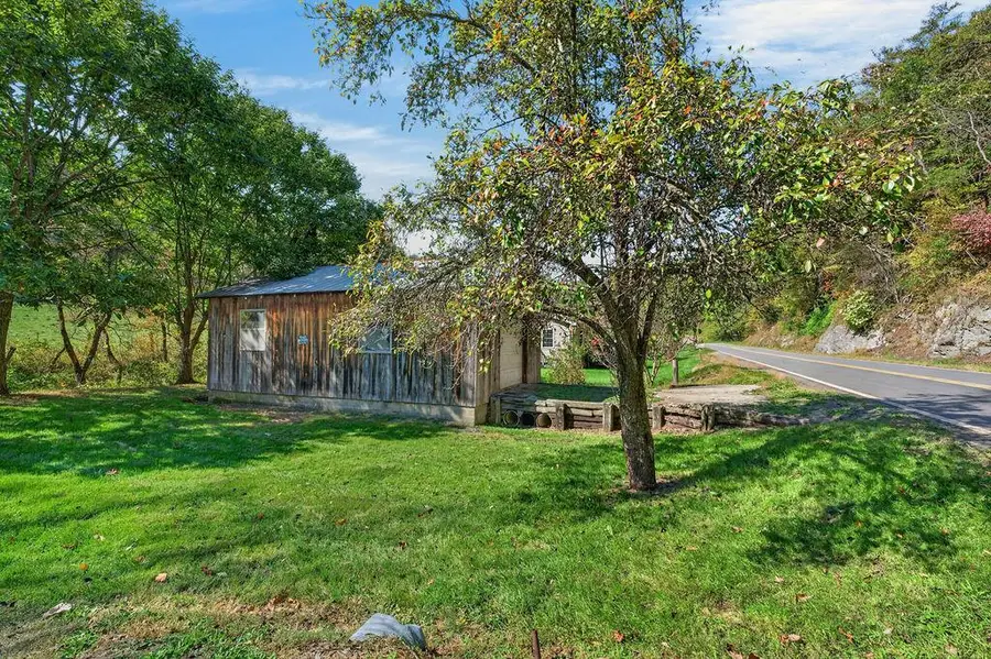 8519 Poplar Camp Rd, Austinville, VA 24312 - #3