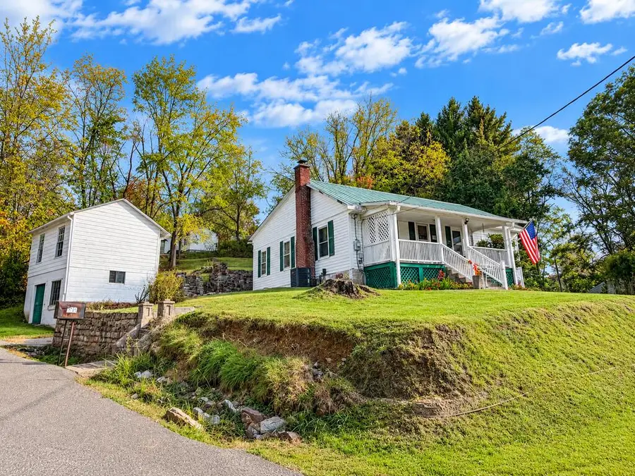 132 Danver Ave, North Tazewell, VA 24630 - #2