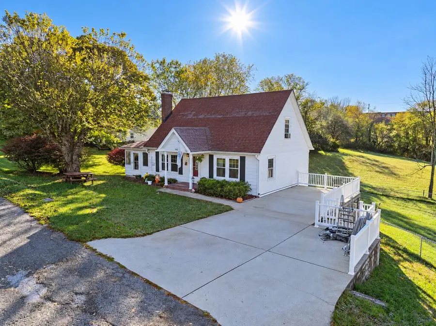 309 Water St, Hillsville, VA 24343 - #2