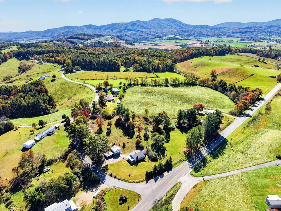 38 Wagon Wheel Rd., Elk Creek, VA 24326 - #2