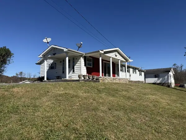 220 Gillespie Rd, Pounding Mill, VA 24637