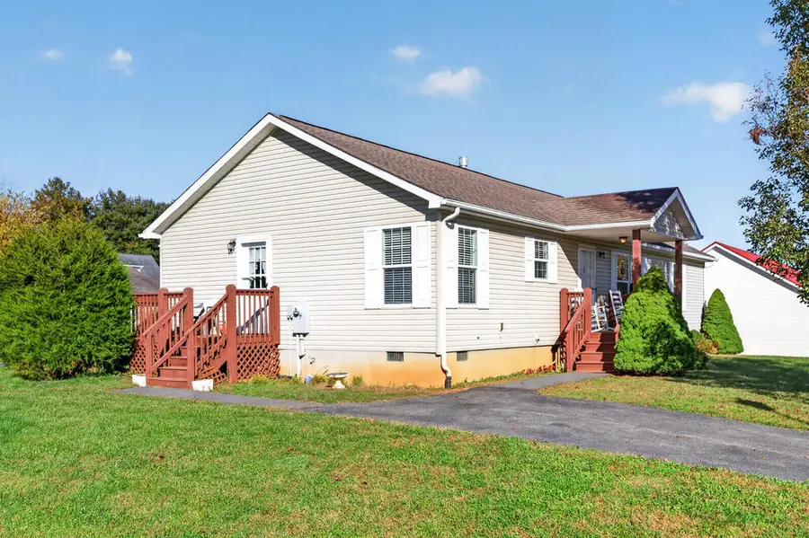 305 Deerfield Ln., Wytheville, VA 24382 - #2