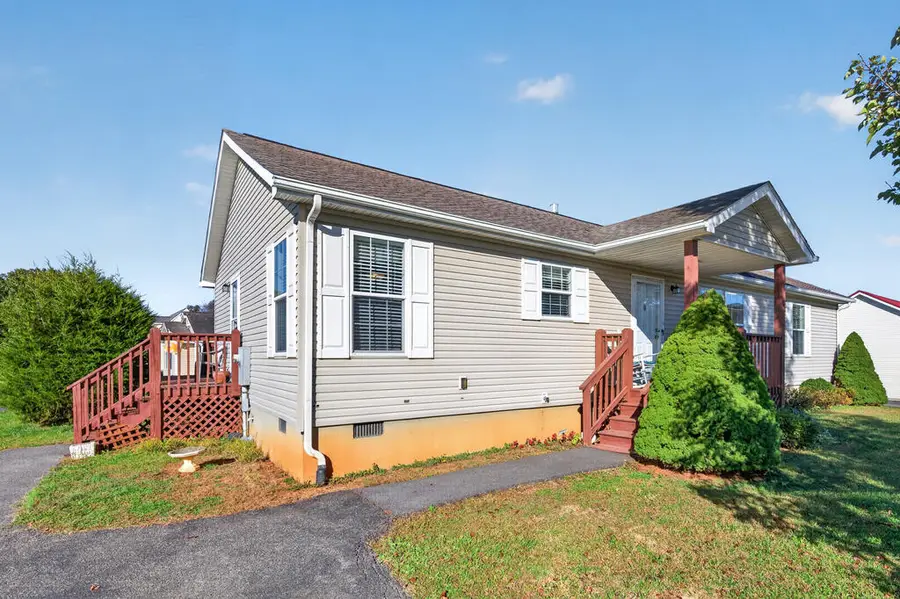 305 Deerfield Ln., Wytheville, VA 24382 - #3