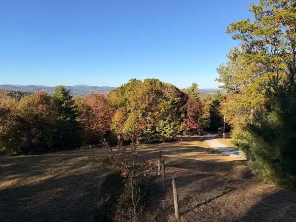 718 Green Mountain Rd, Sparta, NC 28675