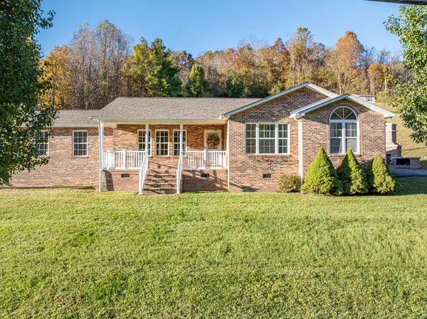 104 Ashbrook Ave, Cedar Bluff, VA 24609