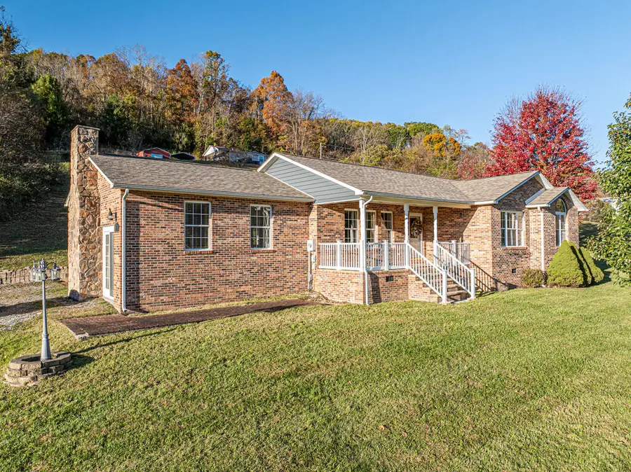 104 Ashbrook Ave, Cedar Bluff, VA 24609 - #2