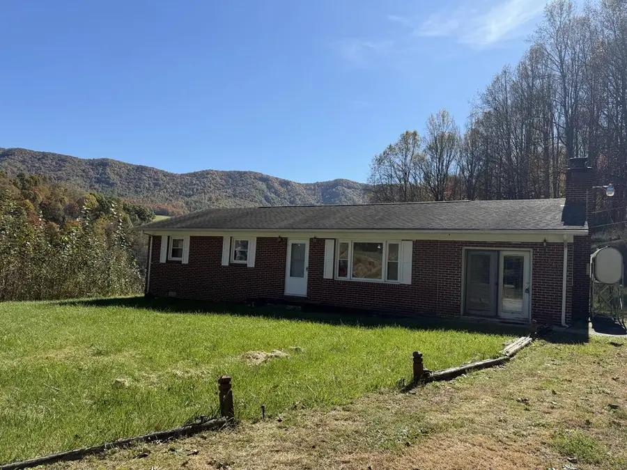 237 Walnut Drive, Cedar Bluff, VA 24609 - #2