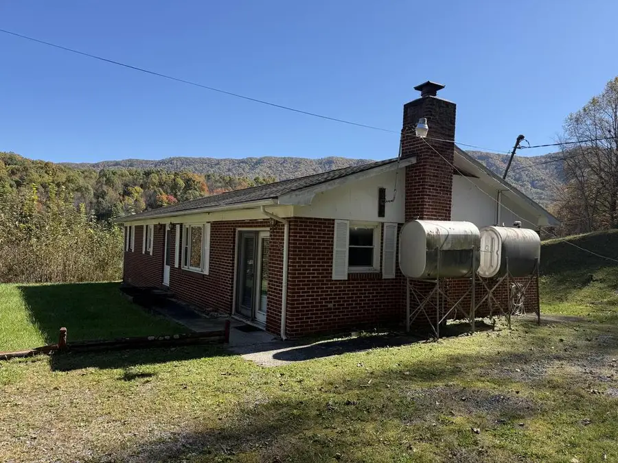 237 Walnut Drive, Cedar Bluff, VA 24609 - #3