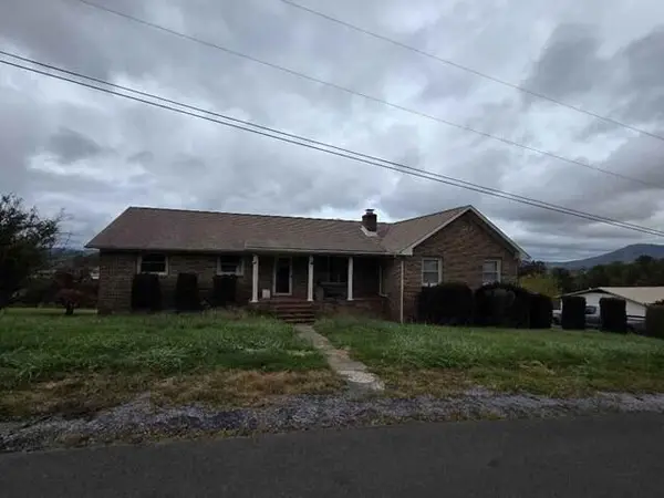 454 Walnut Dr, Cedar Bluff, VA 24609