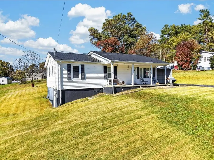 317 Highland Circle, Marion, VA 24354 - #2