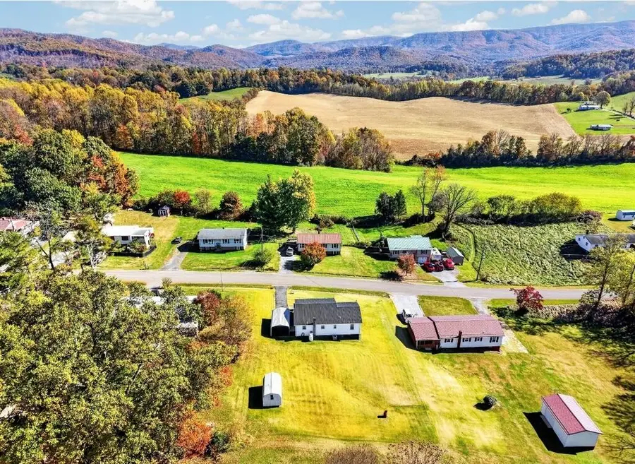 317 Highland Circle, Marion, VA 24354 - #3