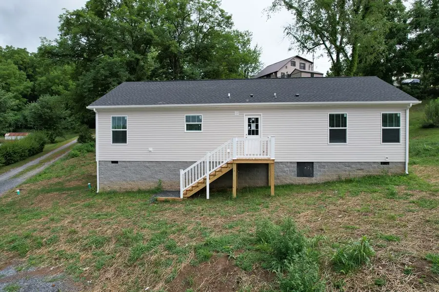 224 Palmer Avenue, Marion, VA 24354 - Image #2