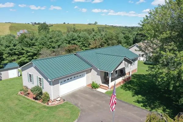 155 Stonebrook Dr, Galax, VA 24333