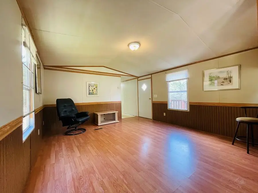 295 Weddle Street, Hillsville, VA 24343 - Image #2