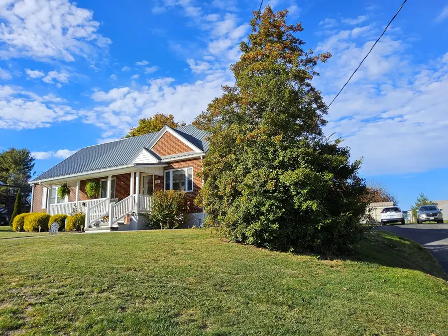 202 Buck Avenue, Rural Retreat, VA 24368 - Image #2