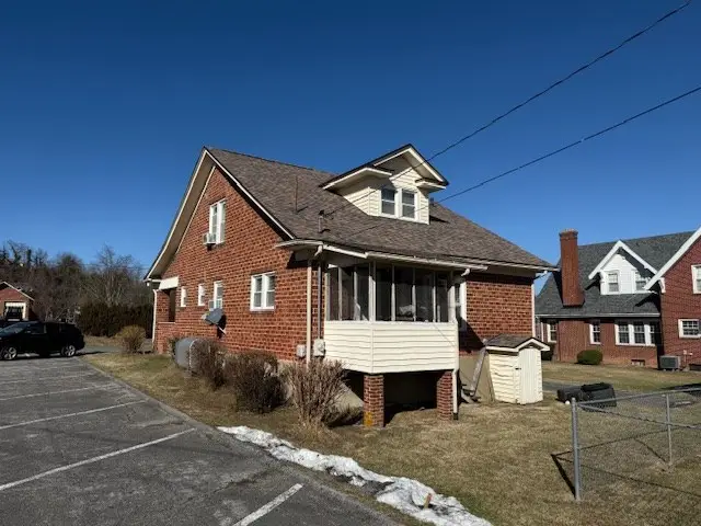 305 Washington St, Galax, VA 24333 - Image #3