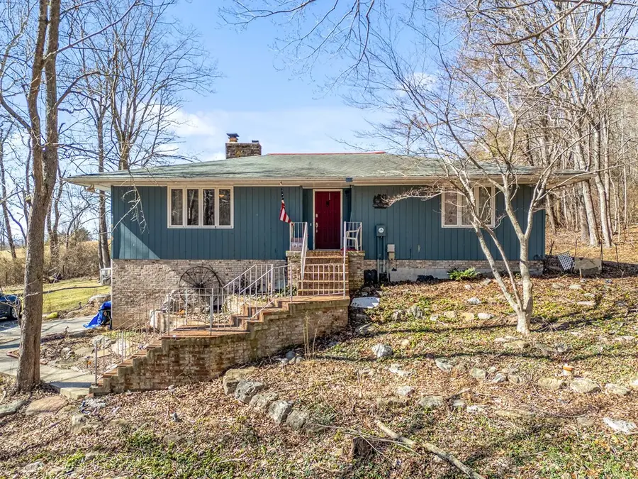 331 Crimson Ln, Max Meadows, VA 24360 - Image #2