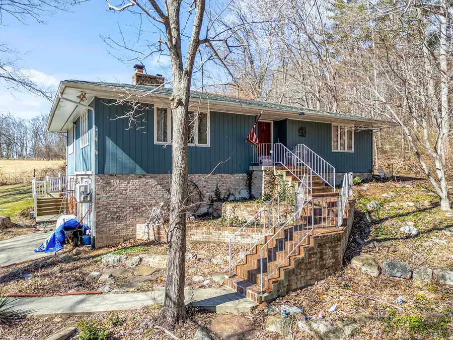 331 Crimson Ln, Max Meadows, VA 24360 - Image #3