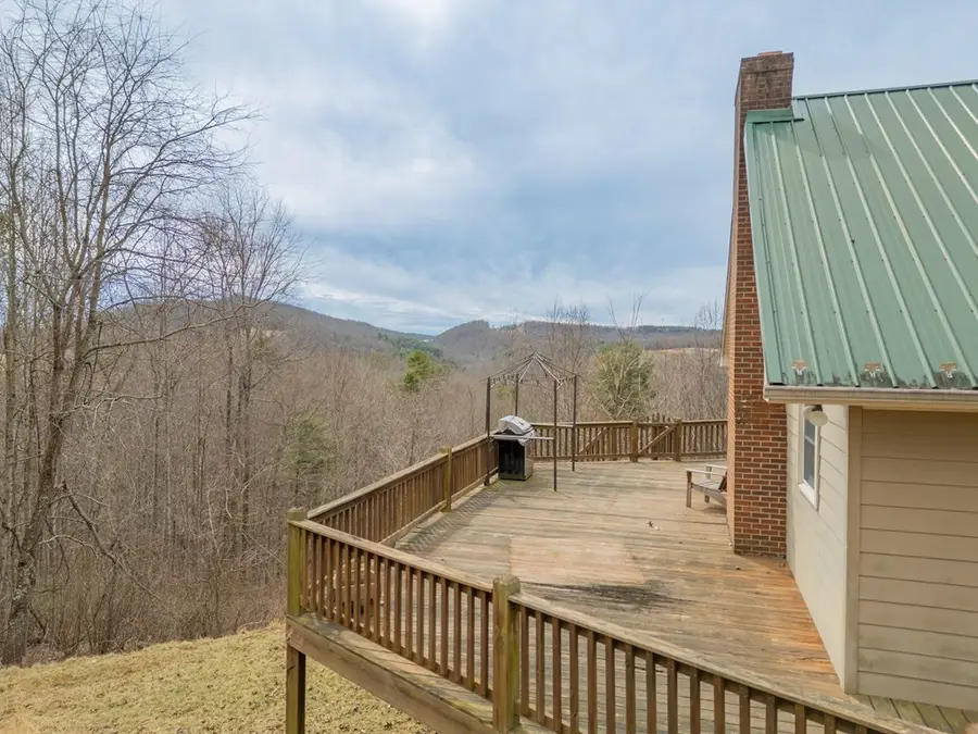 913 Kanawha Ridge Rd, Dugspur, VA 24325 - Image #3