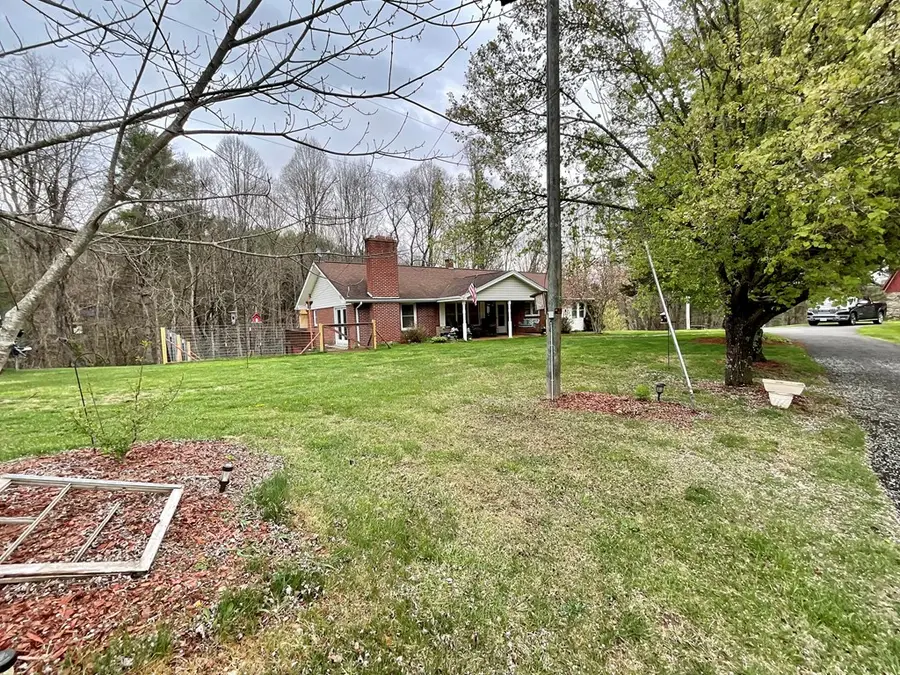 2858 Pot Rock Rd, Woodlawn, VA 24381 - Image #2
