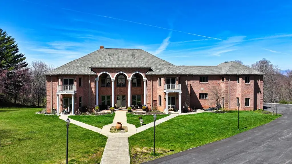 900 Tanager Drive, Bluefield, VA 24605 - #1