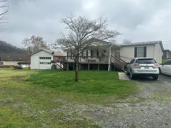 181 Davis Ln, Raven, VA 24639