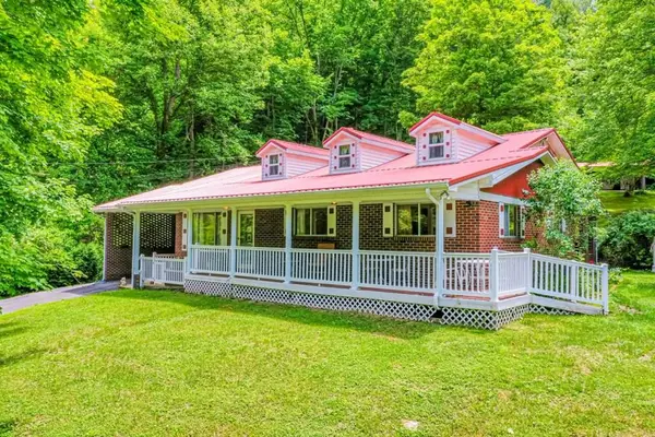 2477 Leemaster Drive, Vansant, VA 24656