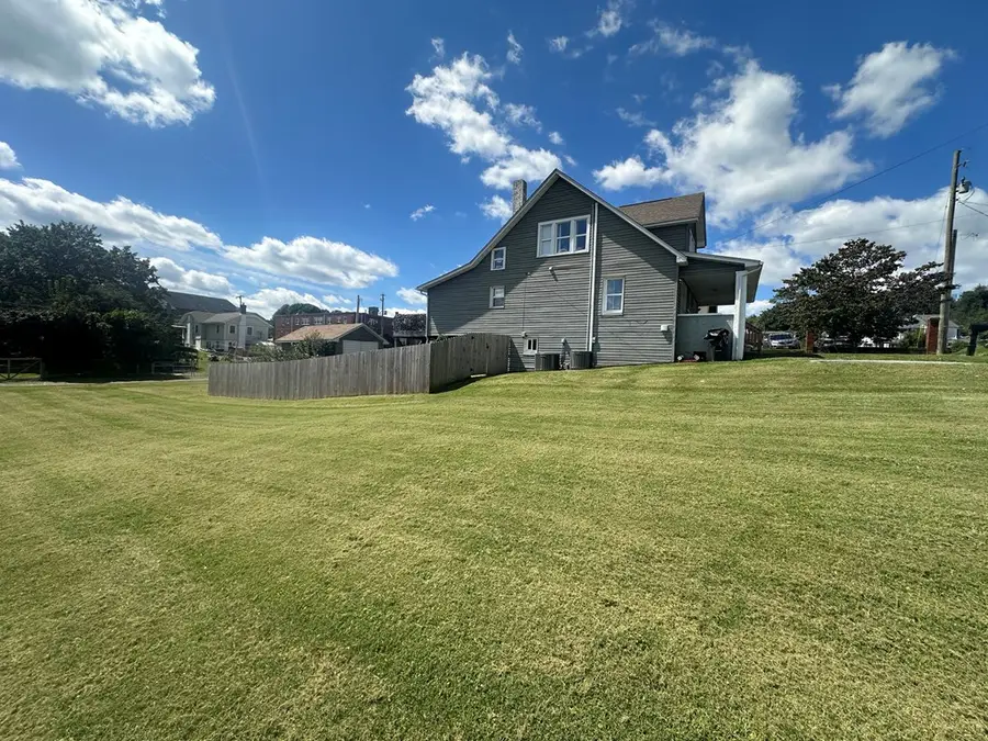 103 Virginia St, Galax, VA 24333 - Image #2