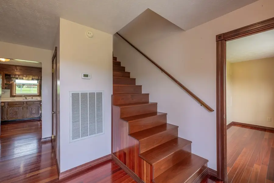 207 Pleasant View Road, Rose Hill, VA 24281 - Image #2