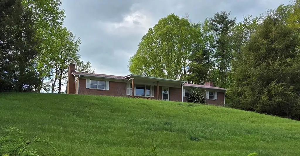 39075 Widener Valley Rd, Chilhowie, VA 24319 - Image #1