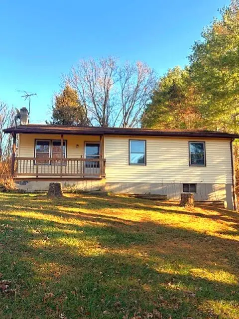 805 Topaz, Max Meadows, VA 24360