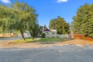 206 W Jenkins Ave, Chewelah, WA 99109 - #2