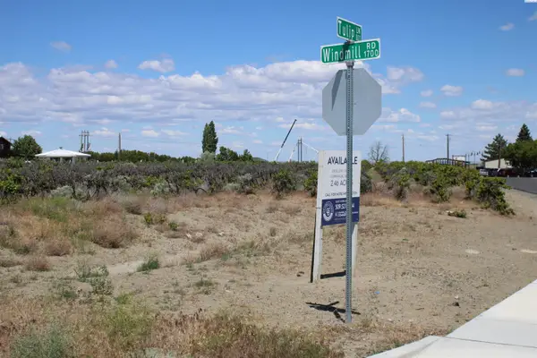 Windmill Road, Richland, WA 99352