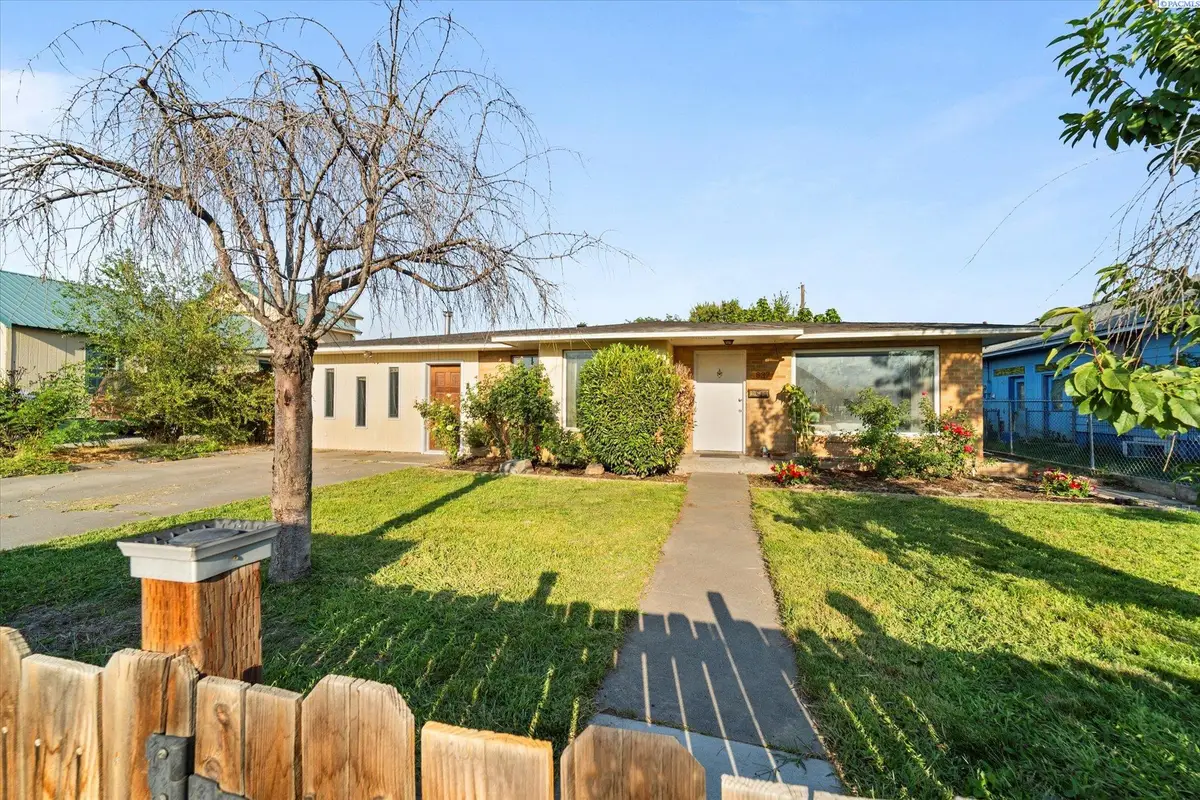 837 S Hawthorne, Kennewick, WA 99336 - Image #1
