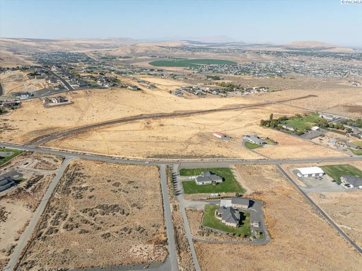 32633 Mammoth Dr, Kennewick, WA 99338 - Image #1