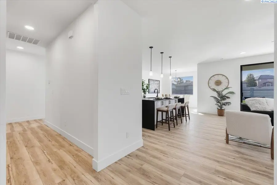 1839 S Union St, Kennewick, WA 99337 - Image #2