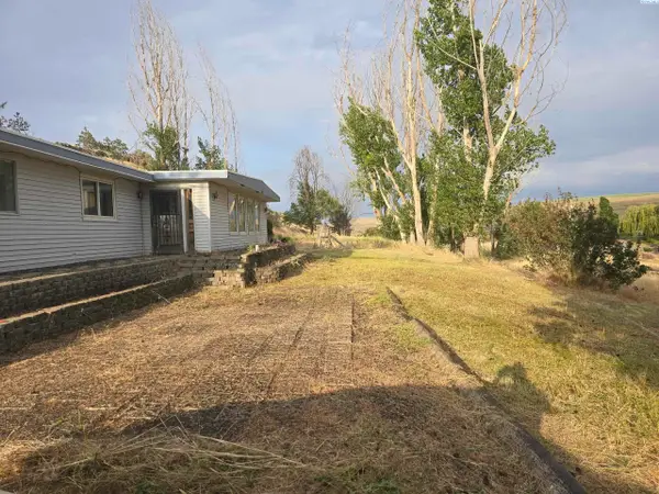 211 Kahlotus Lake Road, Kahlotus, WA 99335
