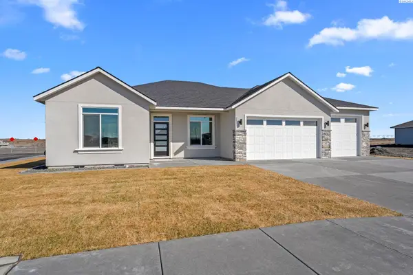 8813 Dusty Maiden Dr, Pasco, WA 99301