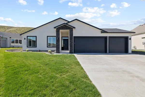 1088 Makah Court, Richland, WA 99352