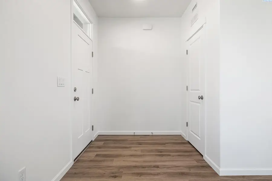 1603 Diamond Ave, Grandview, WA 98930 - Image #2