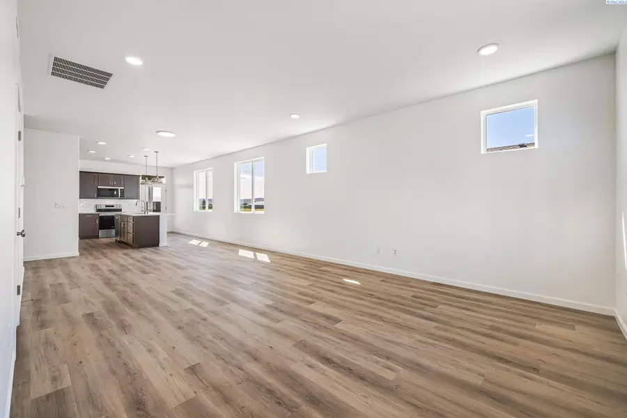 1603 Diamond Ave, Grandview, WA 98930 - Image #3