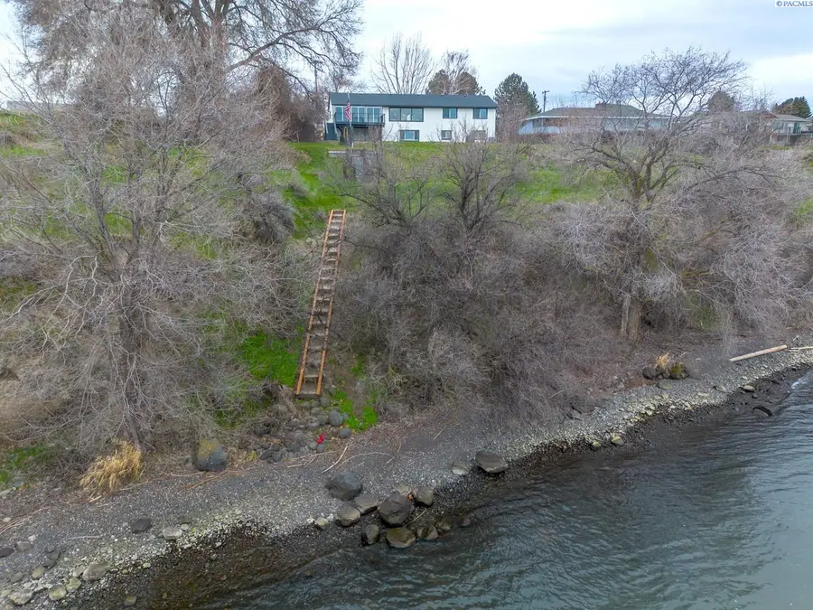 562 W Sunset Drive, Burbank, WA 99323 - Image #3