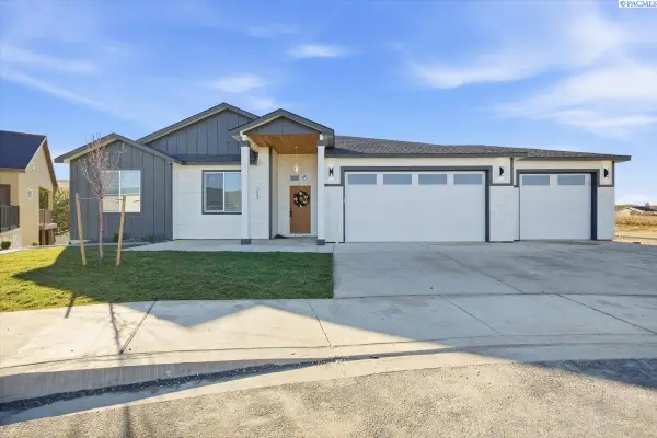 1040 S Florida Pl, Kennewick, WA 99338