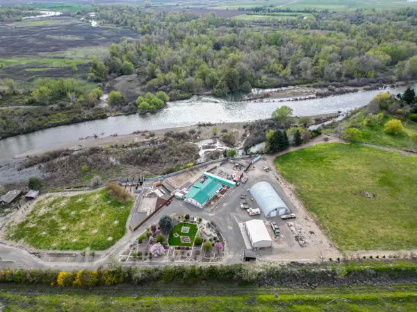 1202 W Hudson Rd, Granger, WA 98932