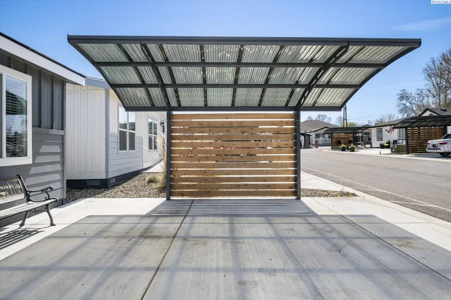 1136 Harrison Pl, Kennewick, WA 99336 - Image #2