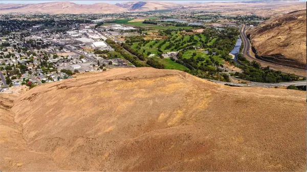 TBD Lookout Pt/naches River, Selah, WA 98942